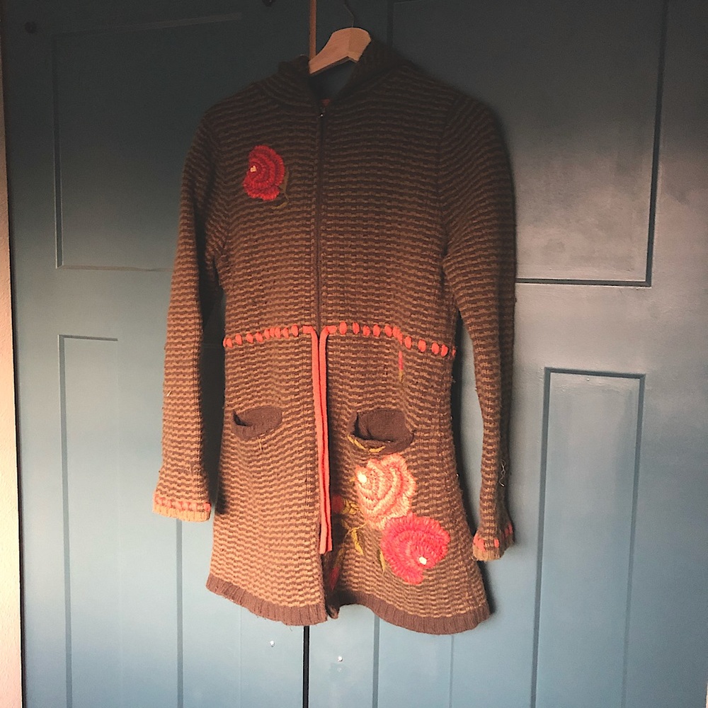 Cabi wool hooded sweater with pockets! 🤩